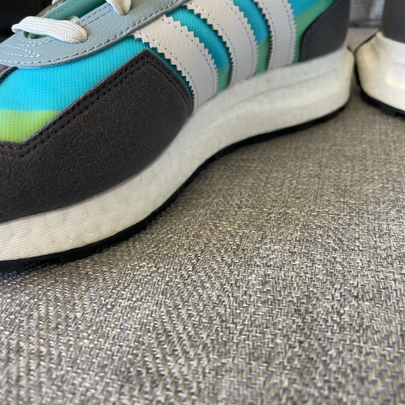 Adidas retropy es new in box. Size 10 - Picture 5 of 9